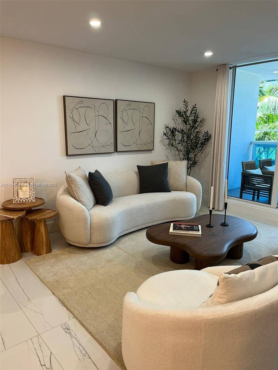Miami Beach, FL 33139,2301 Collins Ave #326