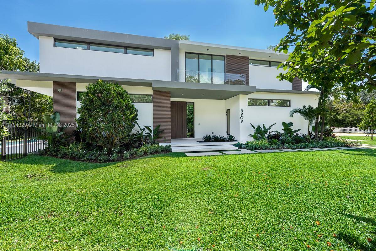 South Miami, FL 33143,5909 SW 76th St
