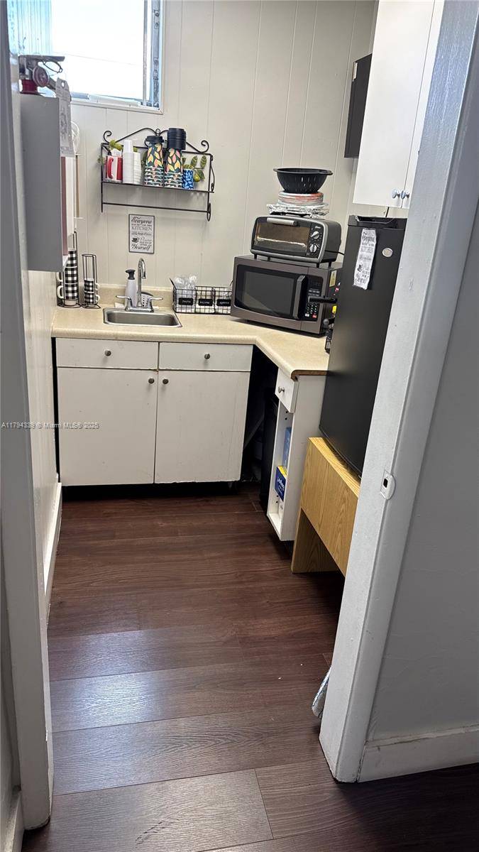 North Miami Beach, FL 33162,1140 NE 163rd St #11