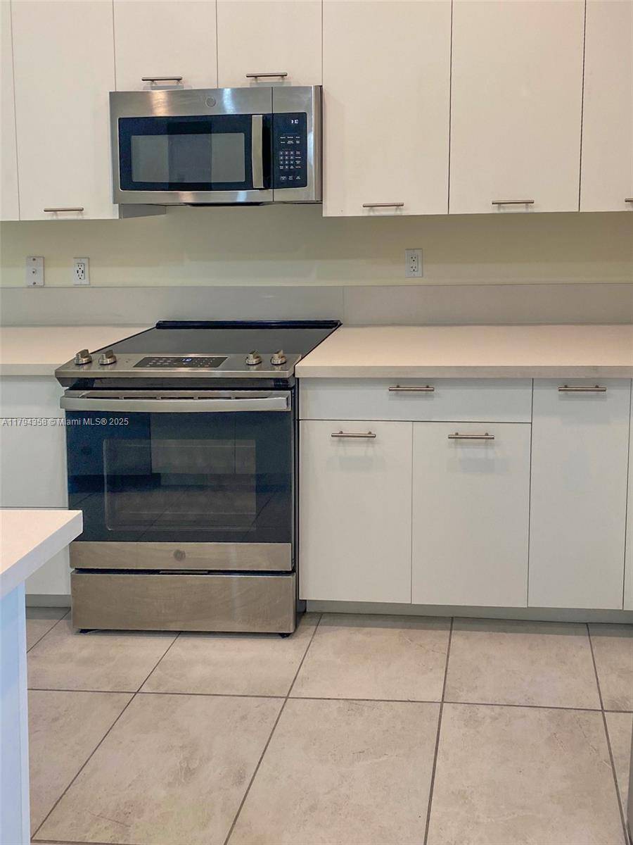 Doral, FL 33166,8301 NW 41st St #B107