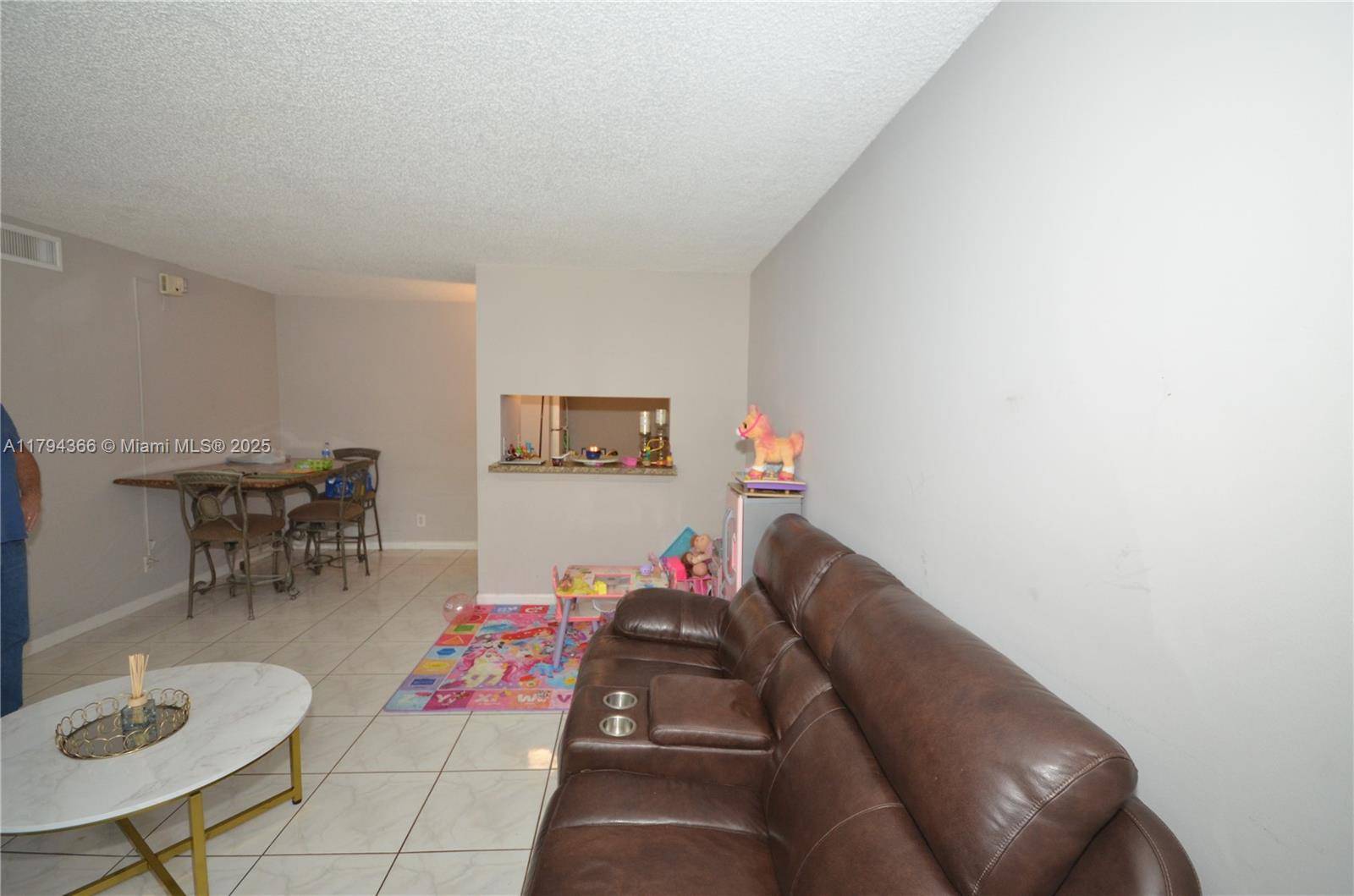 Coral Springs, FL 33071,1004 Twin Lakes Dr #1004