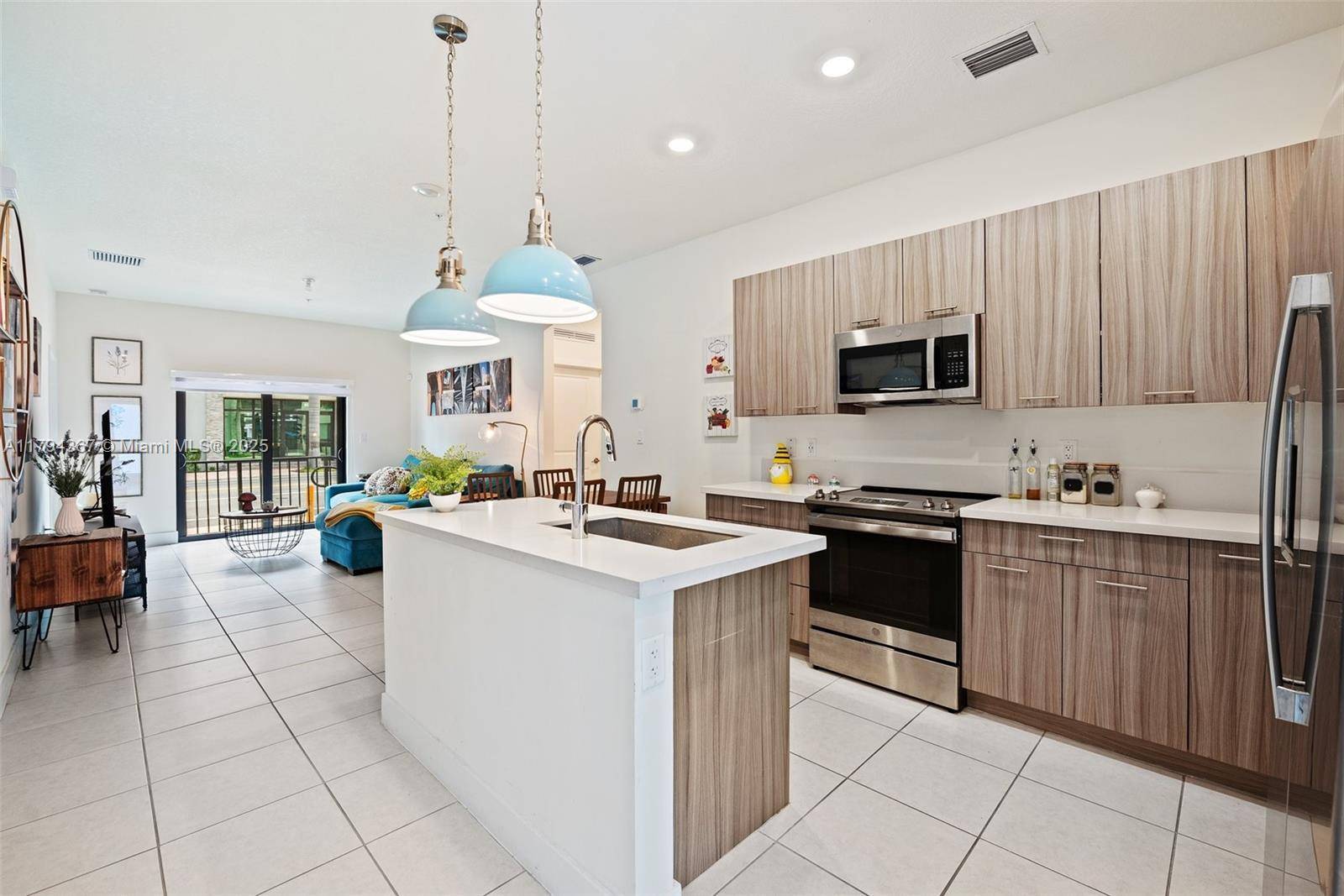 Doral, FL 33166,8201 NW 41st St #D-107