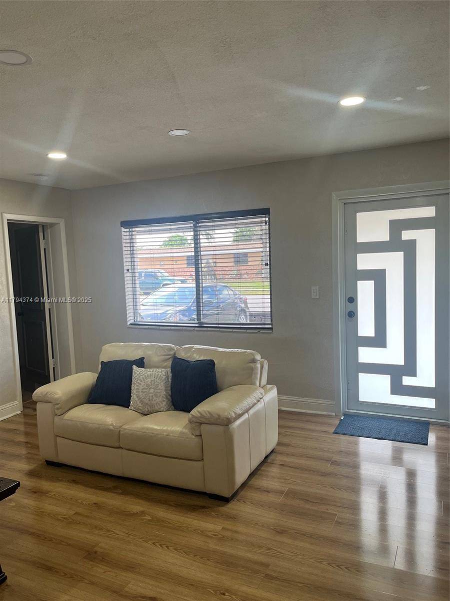 Davie, FL 33024,7731 NW 32nd St
