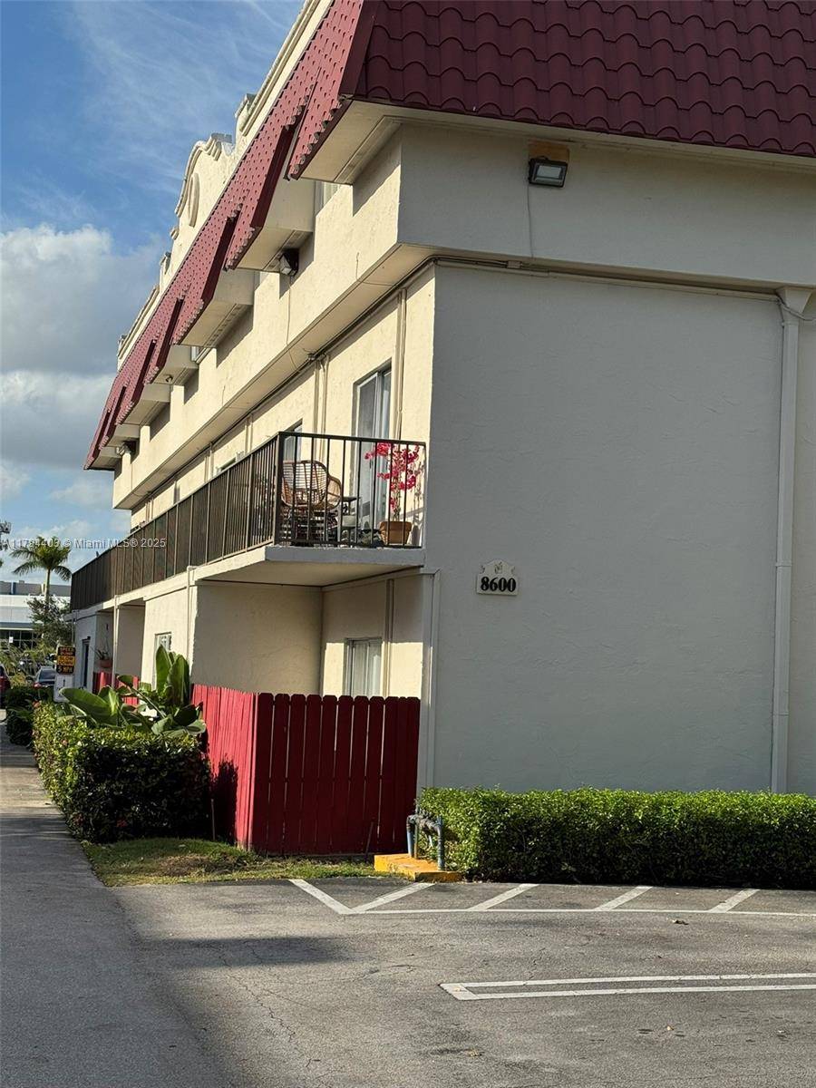 Pinecrest, FL 33156,8600 SW 67th Ave #907