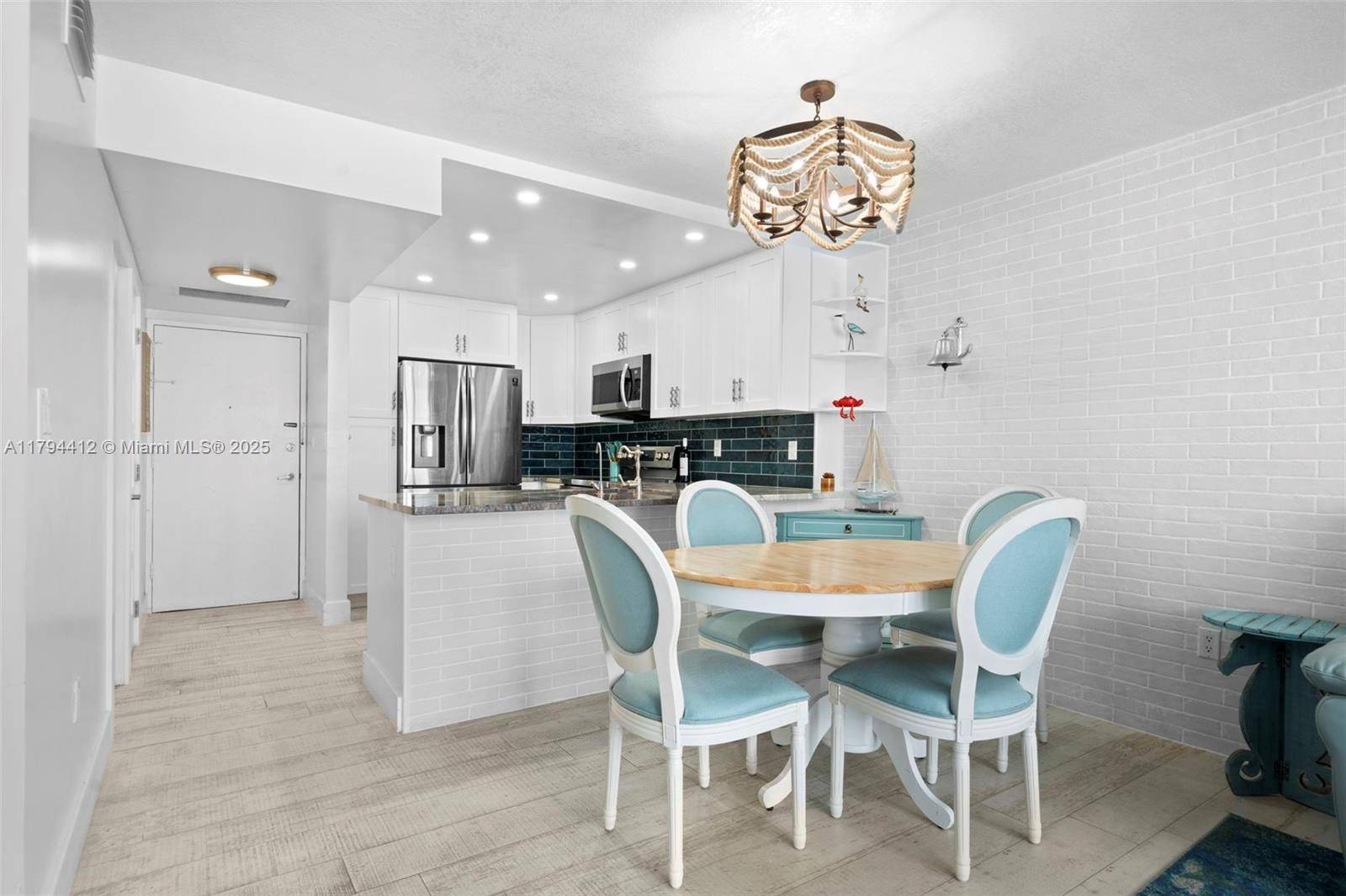 Miami Beach, FL 33139,1228 West Ave #605