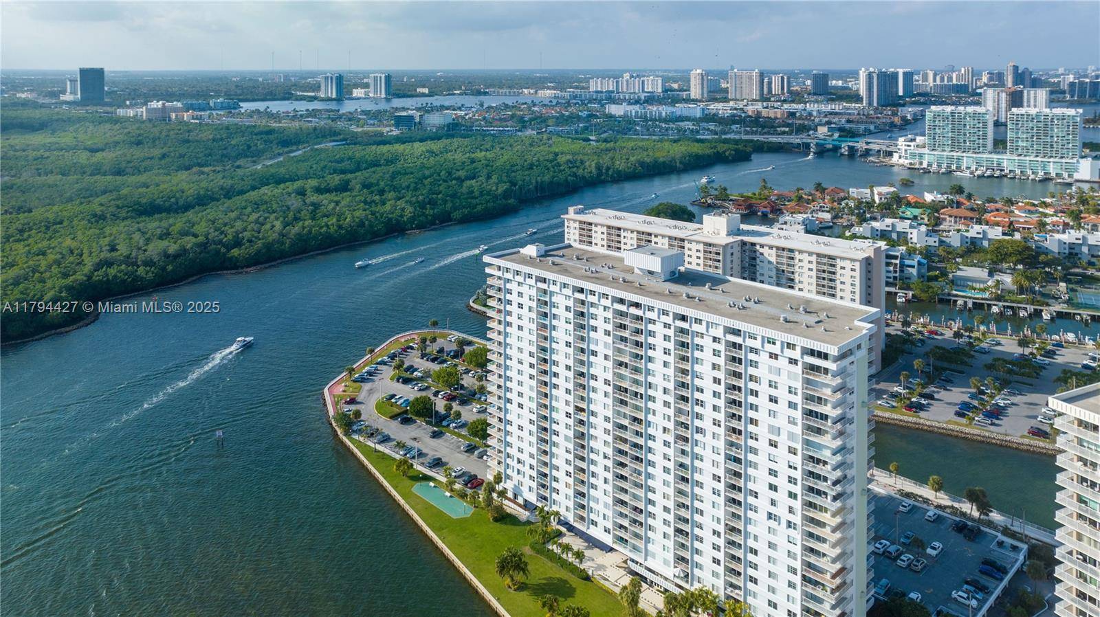 Sunny Isles Beach, FL 33160,500 Bayview Dr #1727