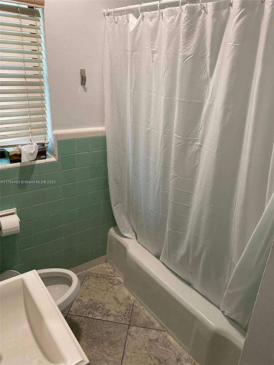 Hollywood, FL 33020,1516 Funston St