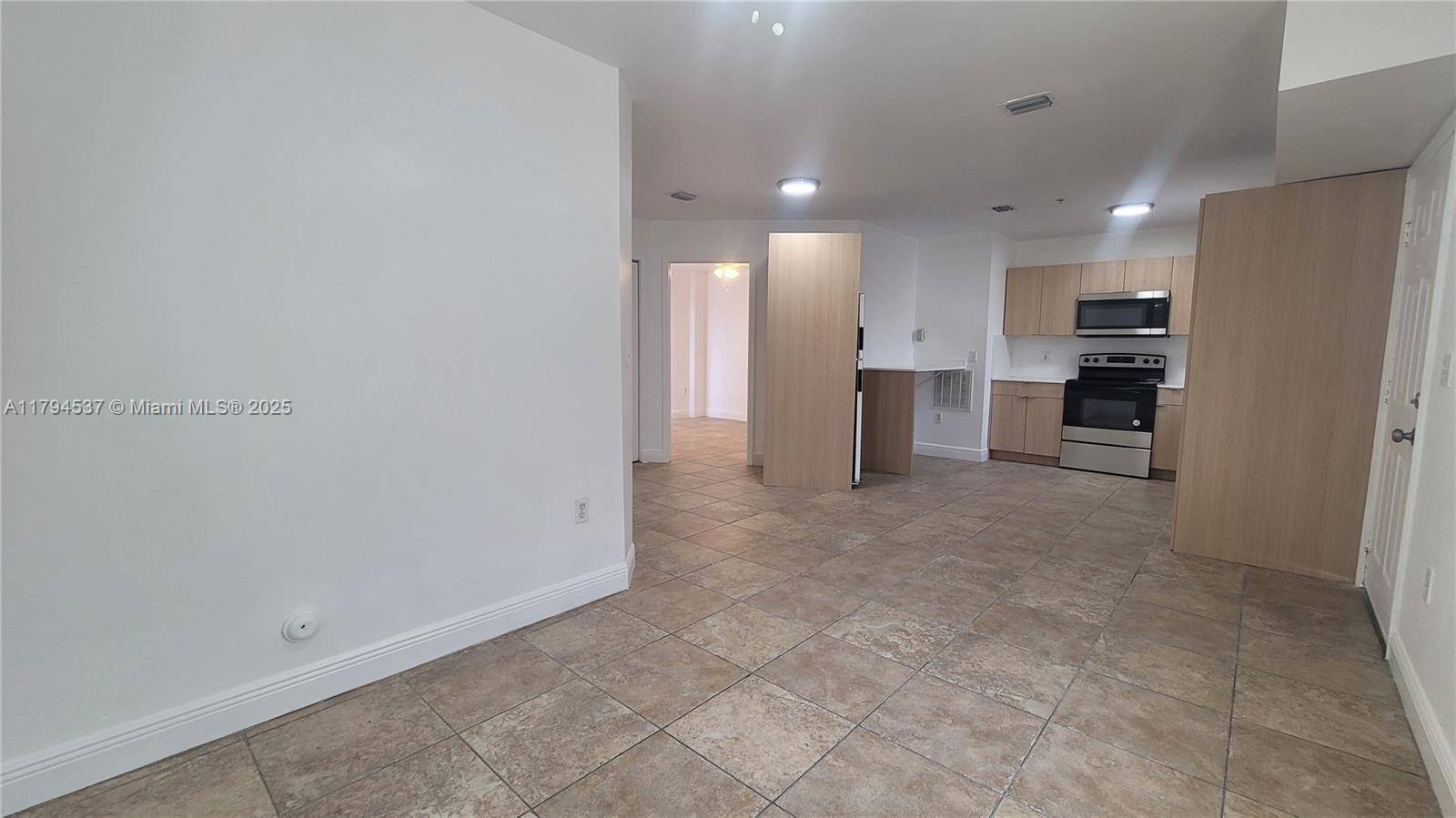 Miami, FL 33130,948 SW 3rd St #303