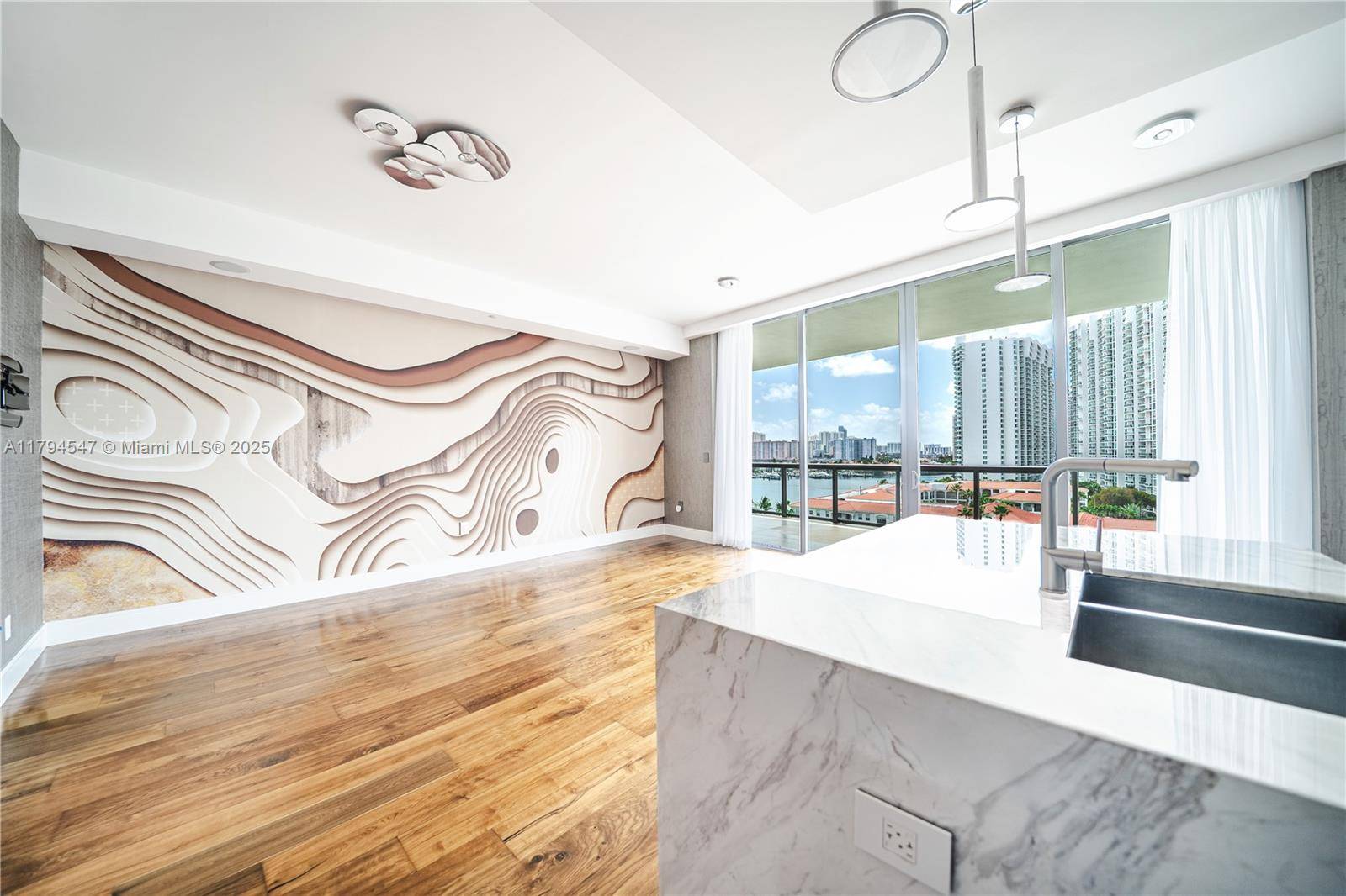 Aventura, FL 33180,3250 NE 188th St #806