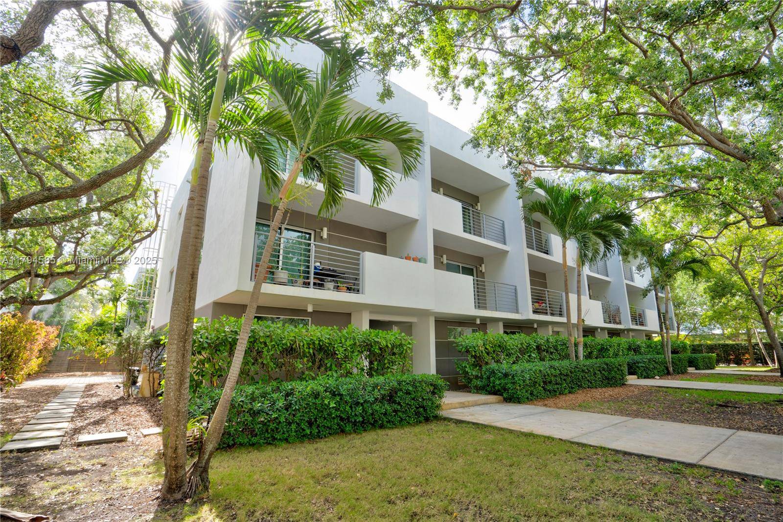 South Miami, FL 33143,7541 SW 61st Ave #2