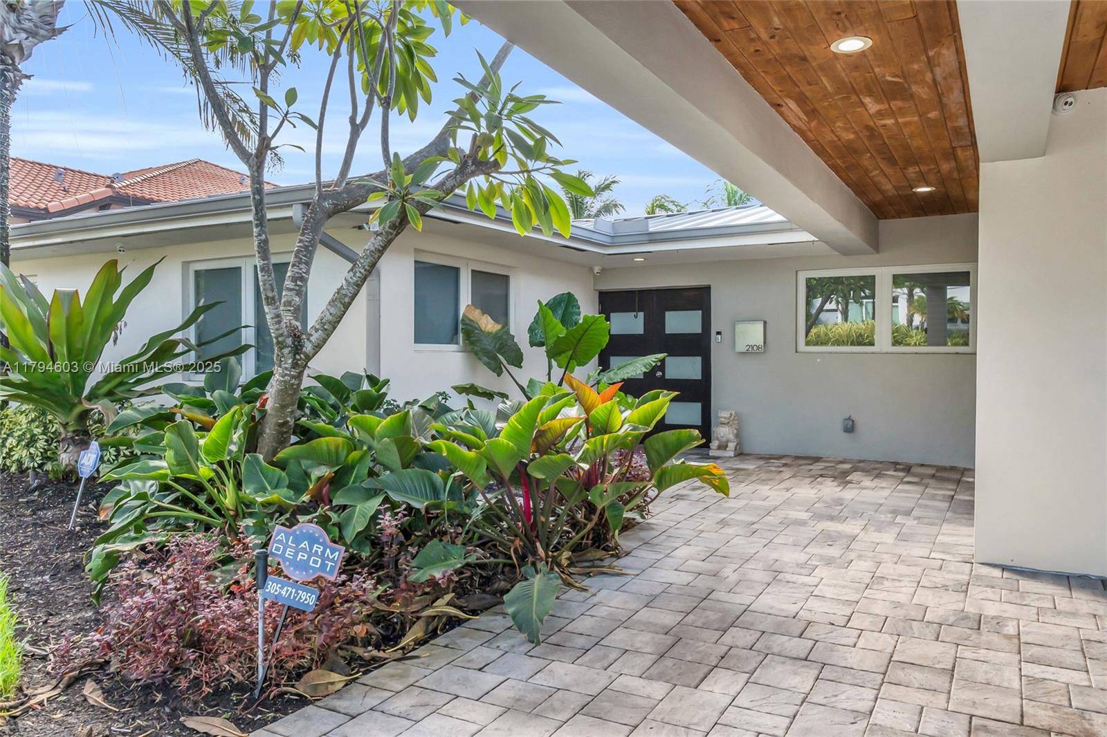 North Miami, FL 33181,2108 NE 124th St
