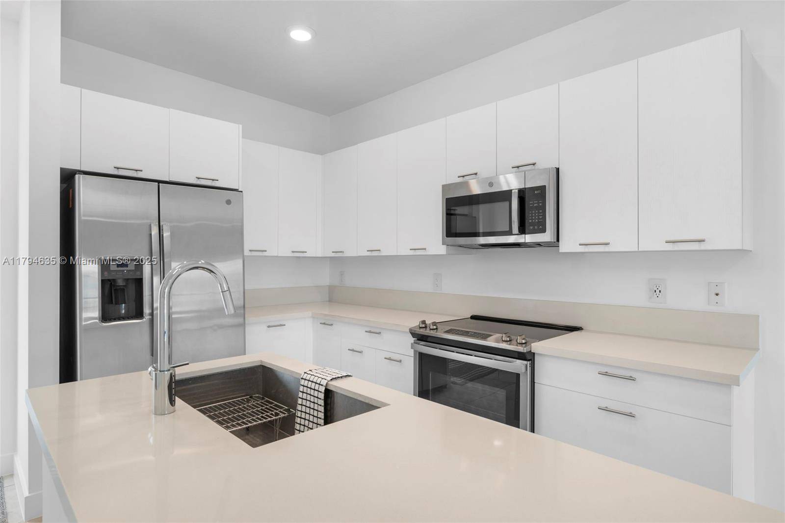 Doral, FL 33166,4636 NW 84th Ave #43