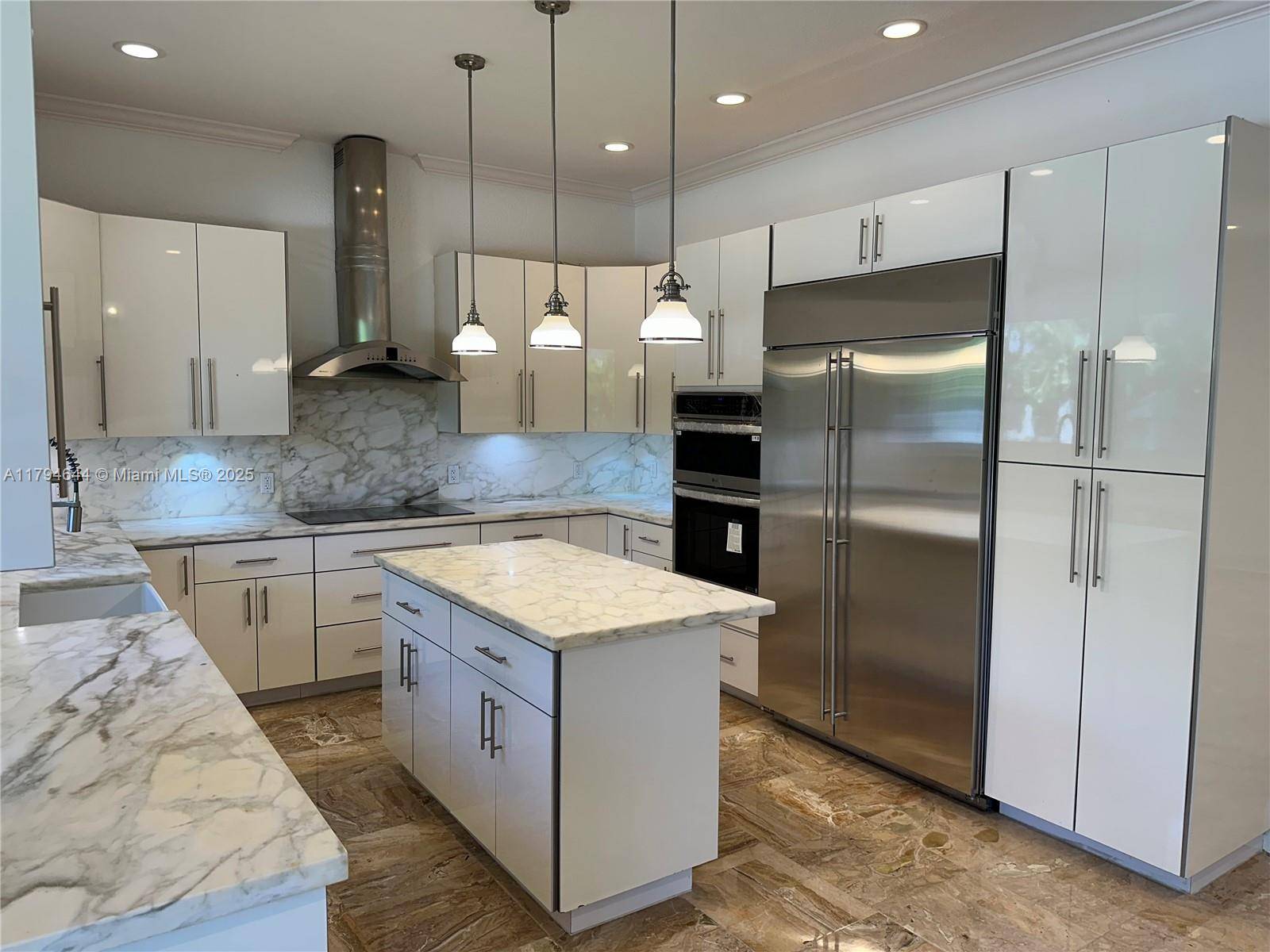 Pinecrest, FL 33156,10600 SW 69th Ave