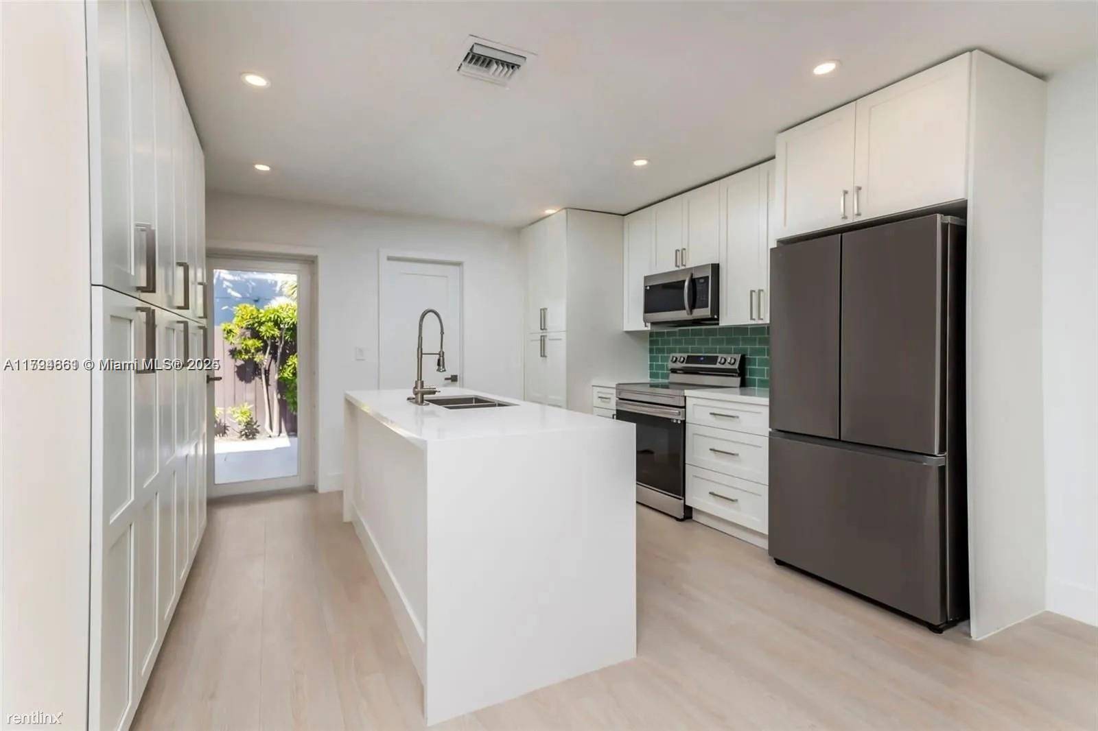 Oakland Park, FL 33334,1421 NE 30th Ct #1412