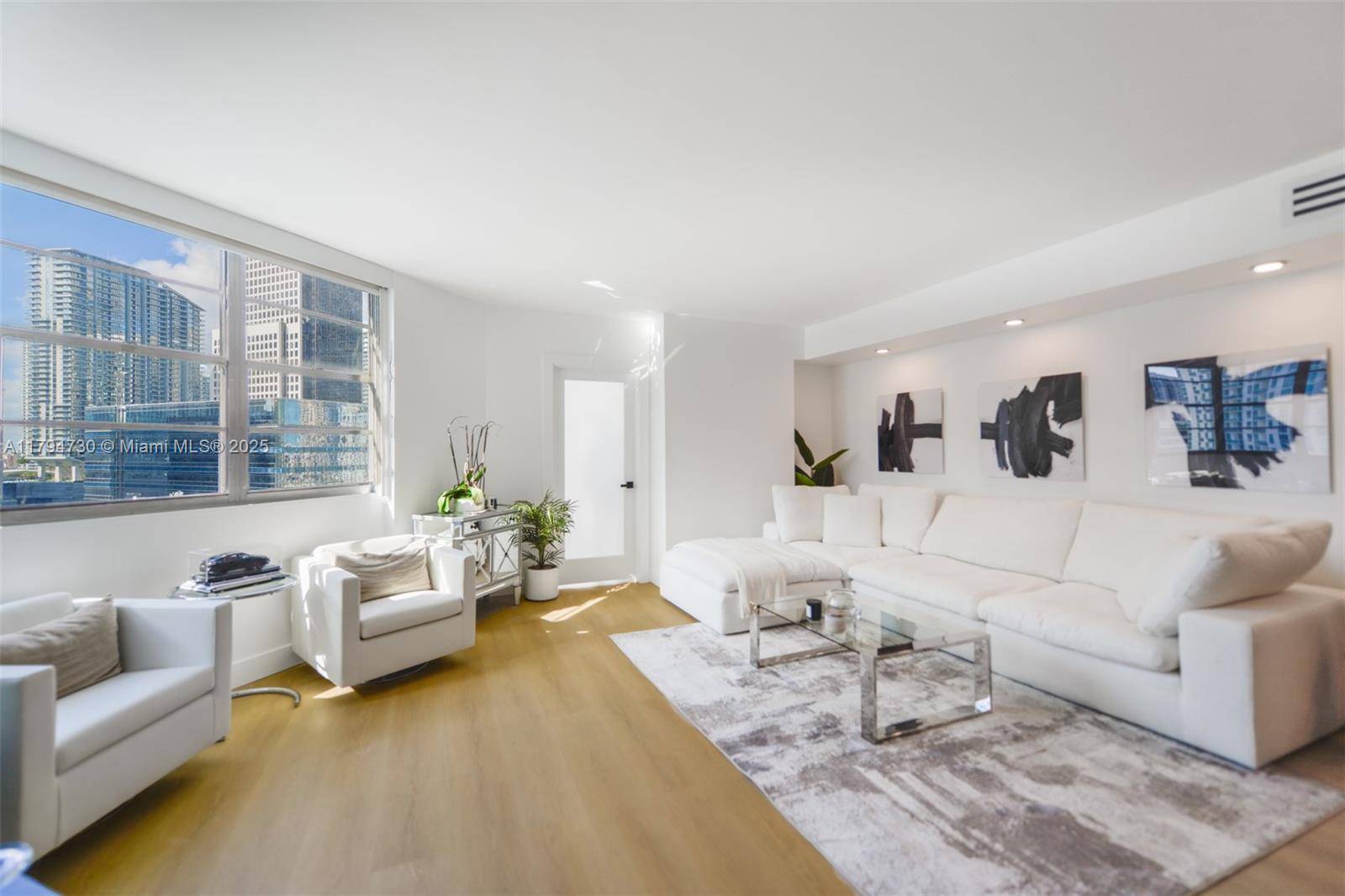 Miami, FL 33131,801 Brickell Bay Dr #1962