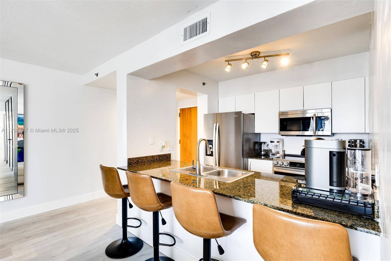 Miami, FL 33131,1200 Brickell Bay Dr #2923