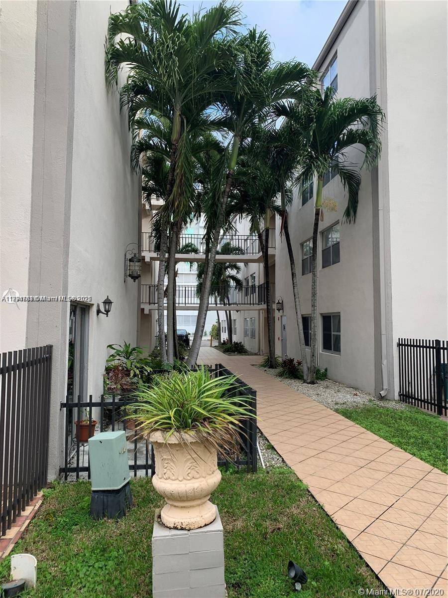 Miami, FL 33126,5505 NW 7th St #W105