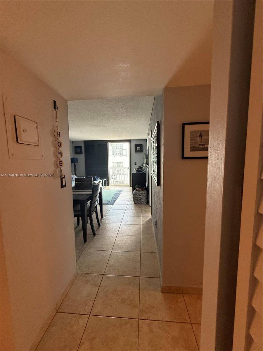 Miami Beach, FL 33139,401 Ocean Dr #324