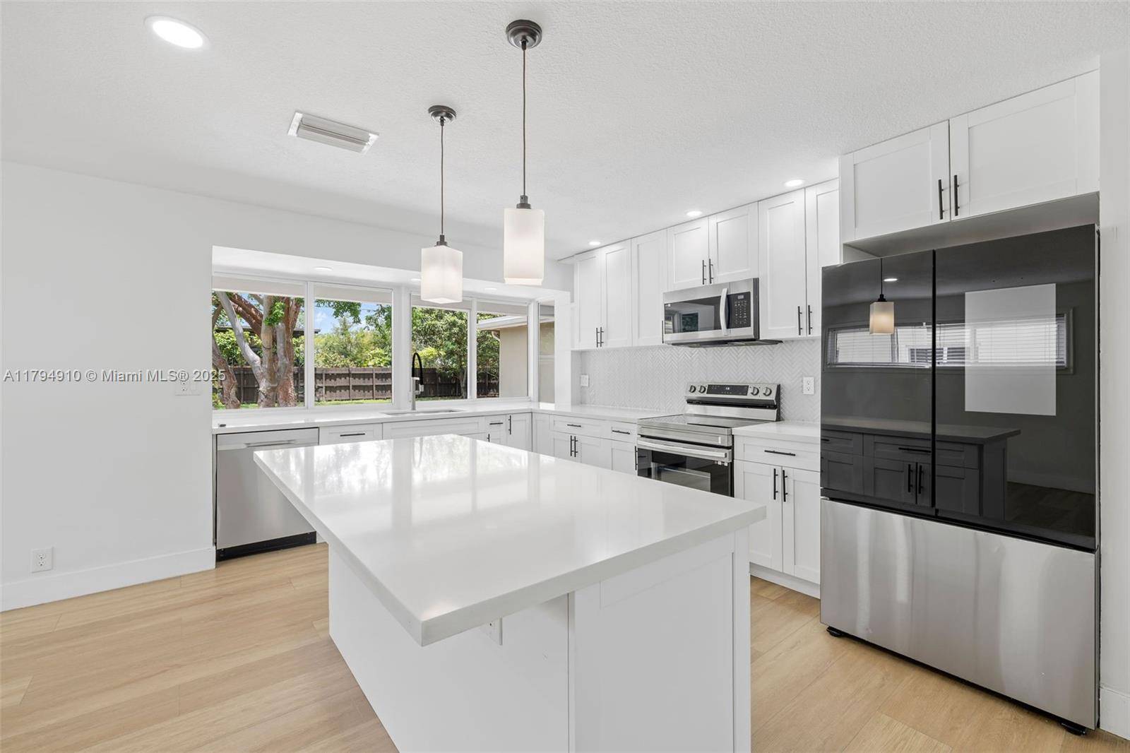 Hollywood, FL 33021,4401 Madison St