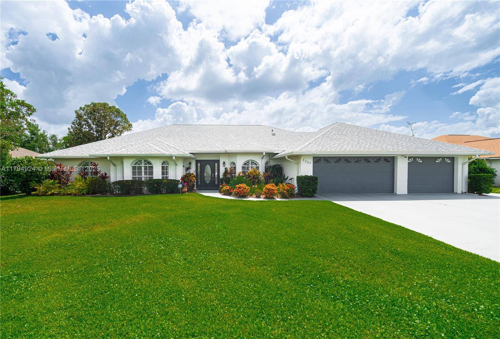 Sebring, FL 33872,2227 SUNRISE DR