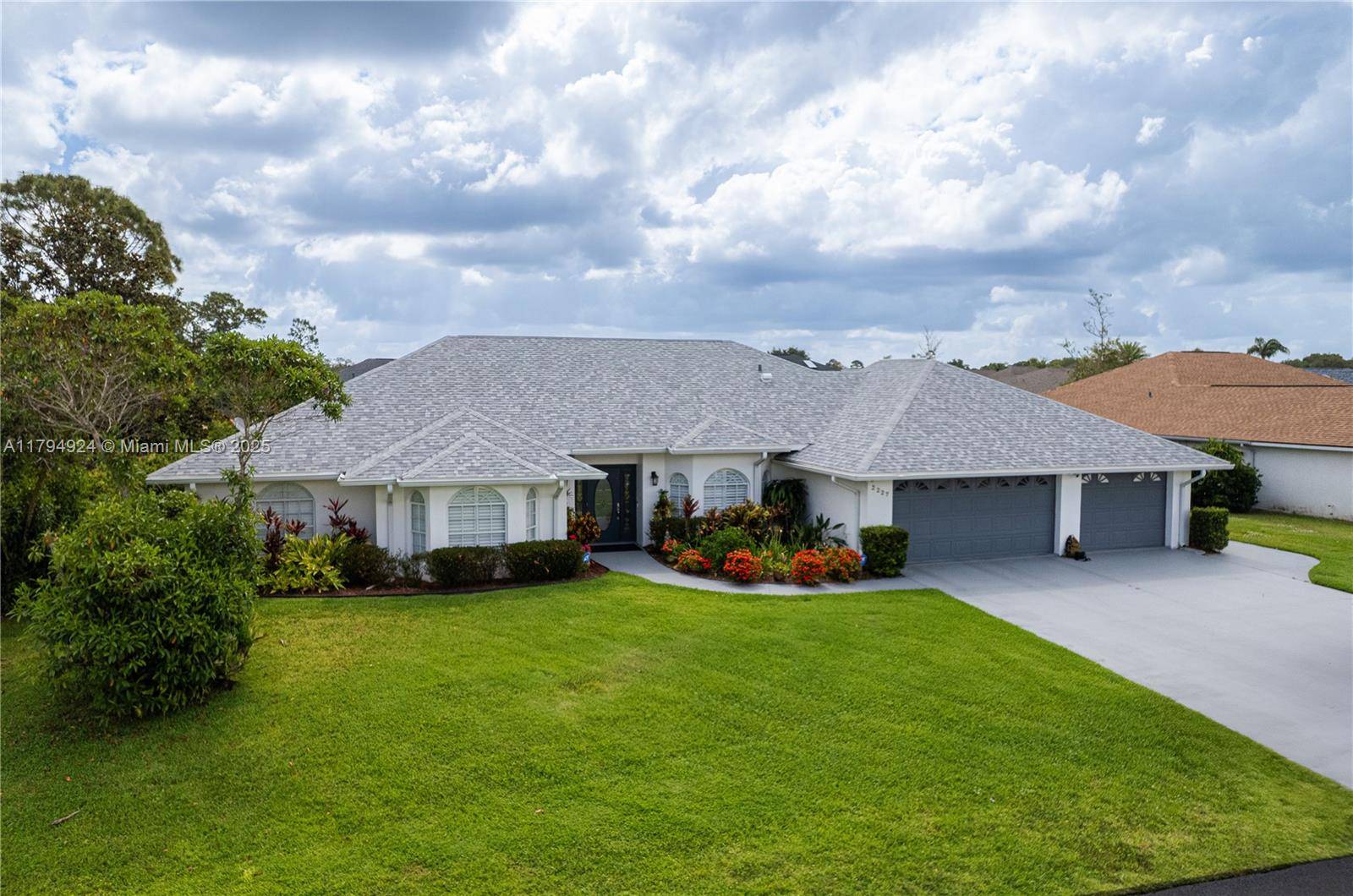 Sebring, FL 33872,2227 SUNRISE DR