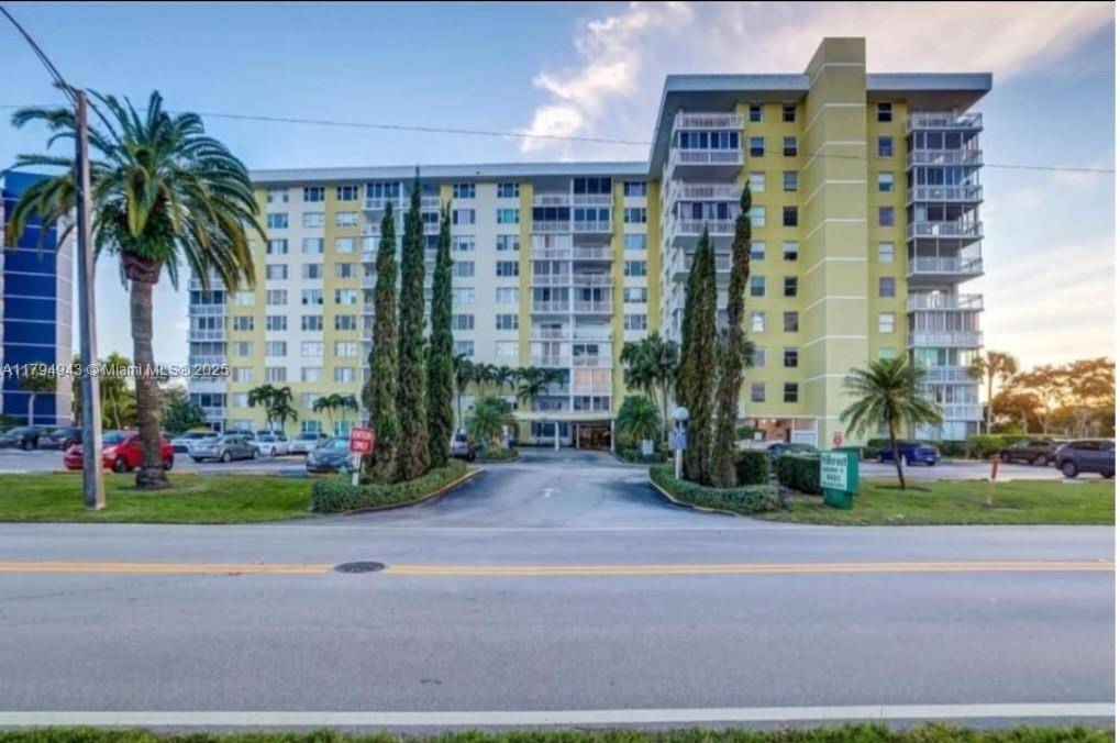 Hollywood, FL 33021,4400 Hillcres Dr #215-B