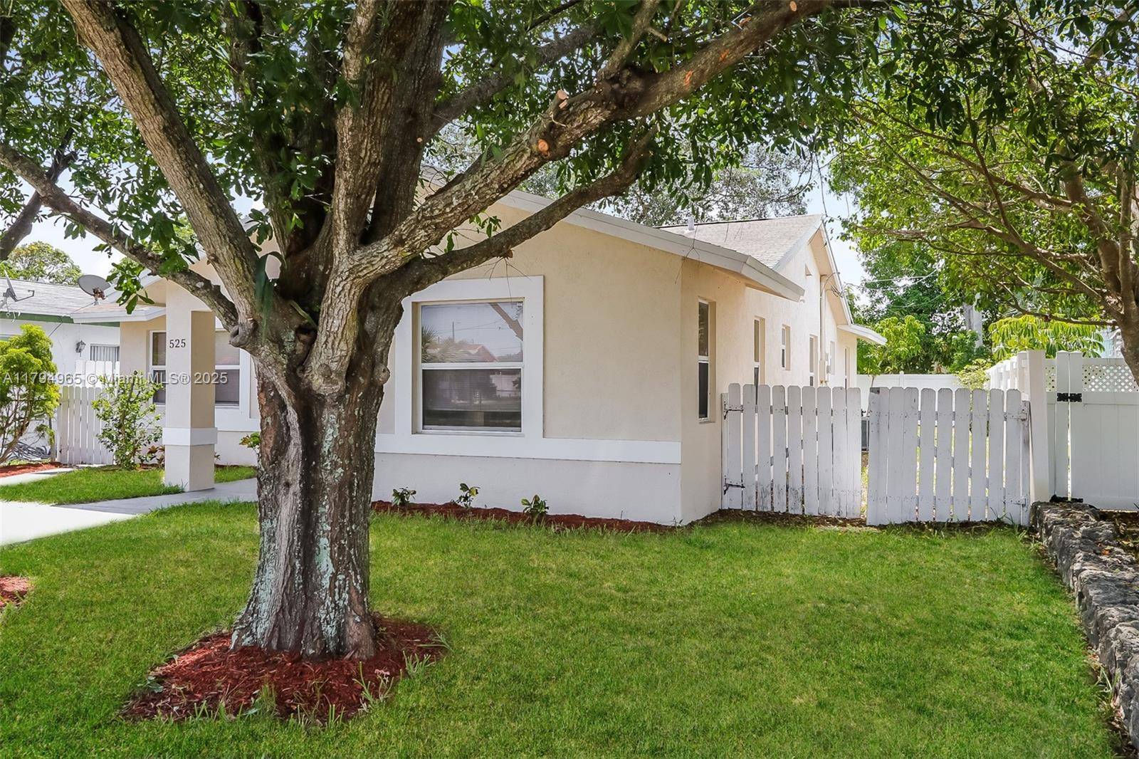 Lake Worth, FL 33460,525 N 20th Ave N