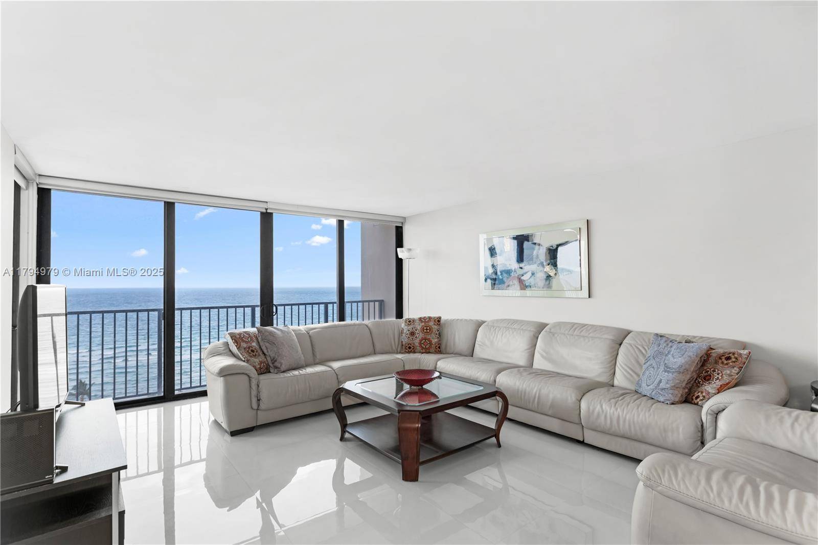 Hollywood, FL 33019,2101 S Ocean Dr #1203