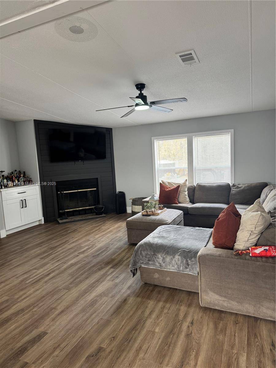 Clewiston, FL 33440,140 S KENNEL ST