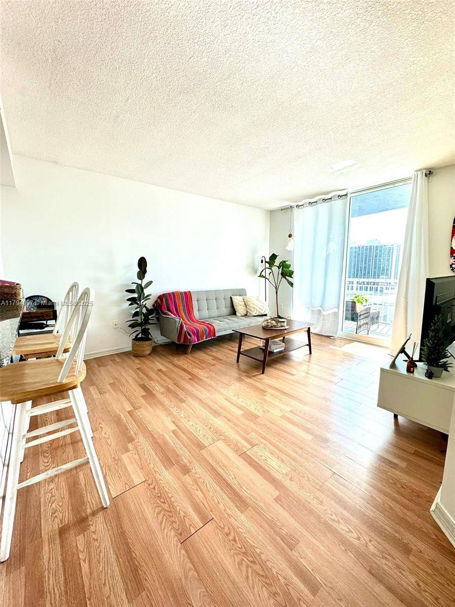 Miami, FL 33132,275 NE 18th St #2004