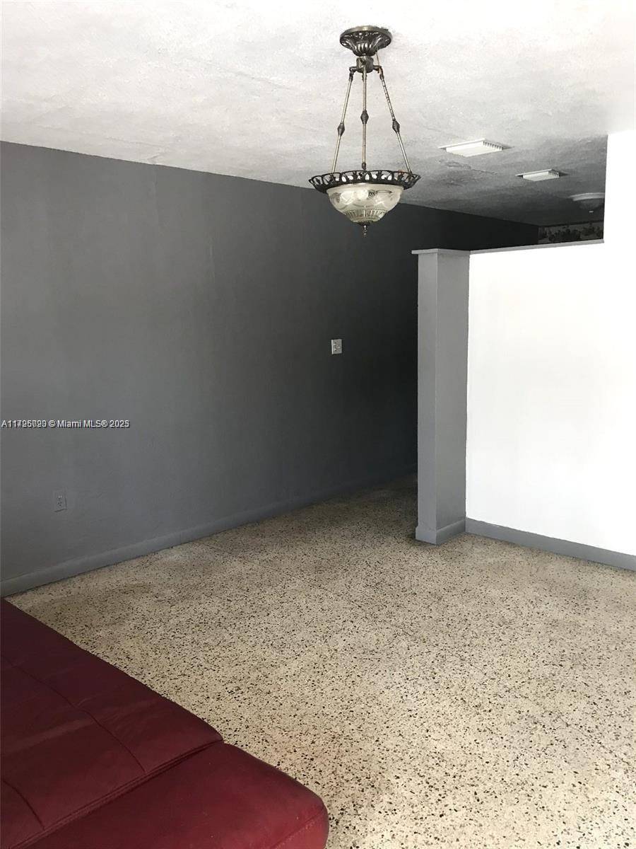 Miami, FL 33147,3121 NW 103rd St ##3