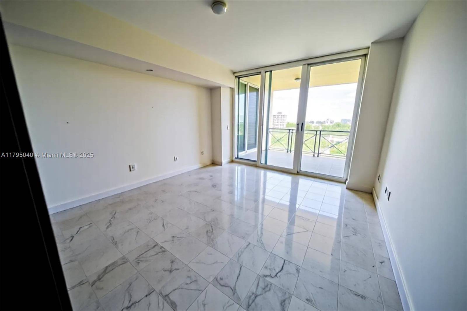 Key Biscayne, FL 33149,445 Grand Bay Dr #802