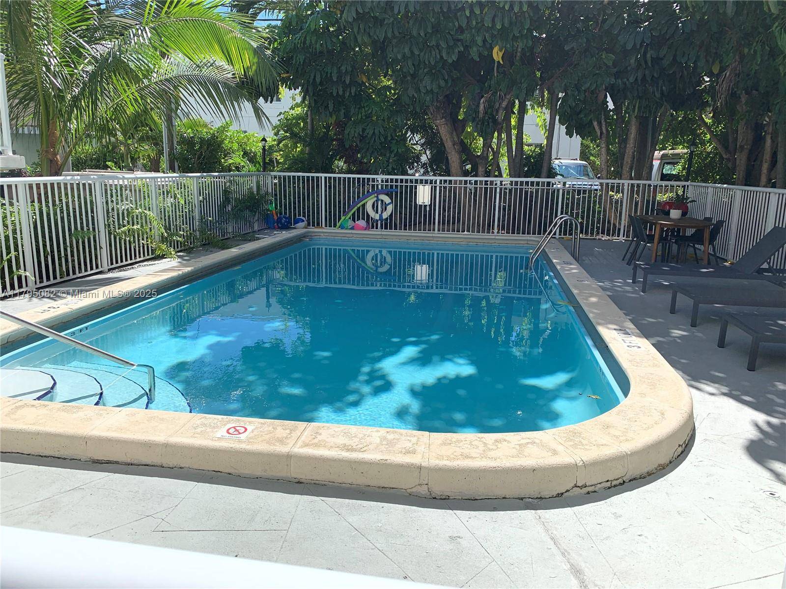Coral Gables, FL 33134,130 Mendoza Ave #25
