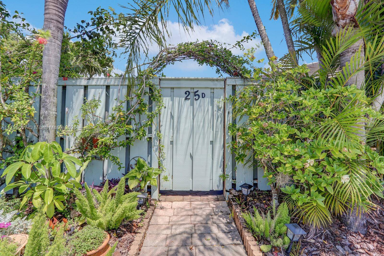 Jupiter, FL 33477,1127 E Seminole Ave #25D