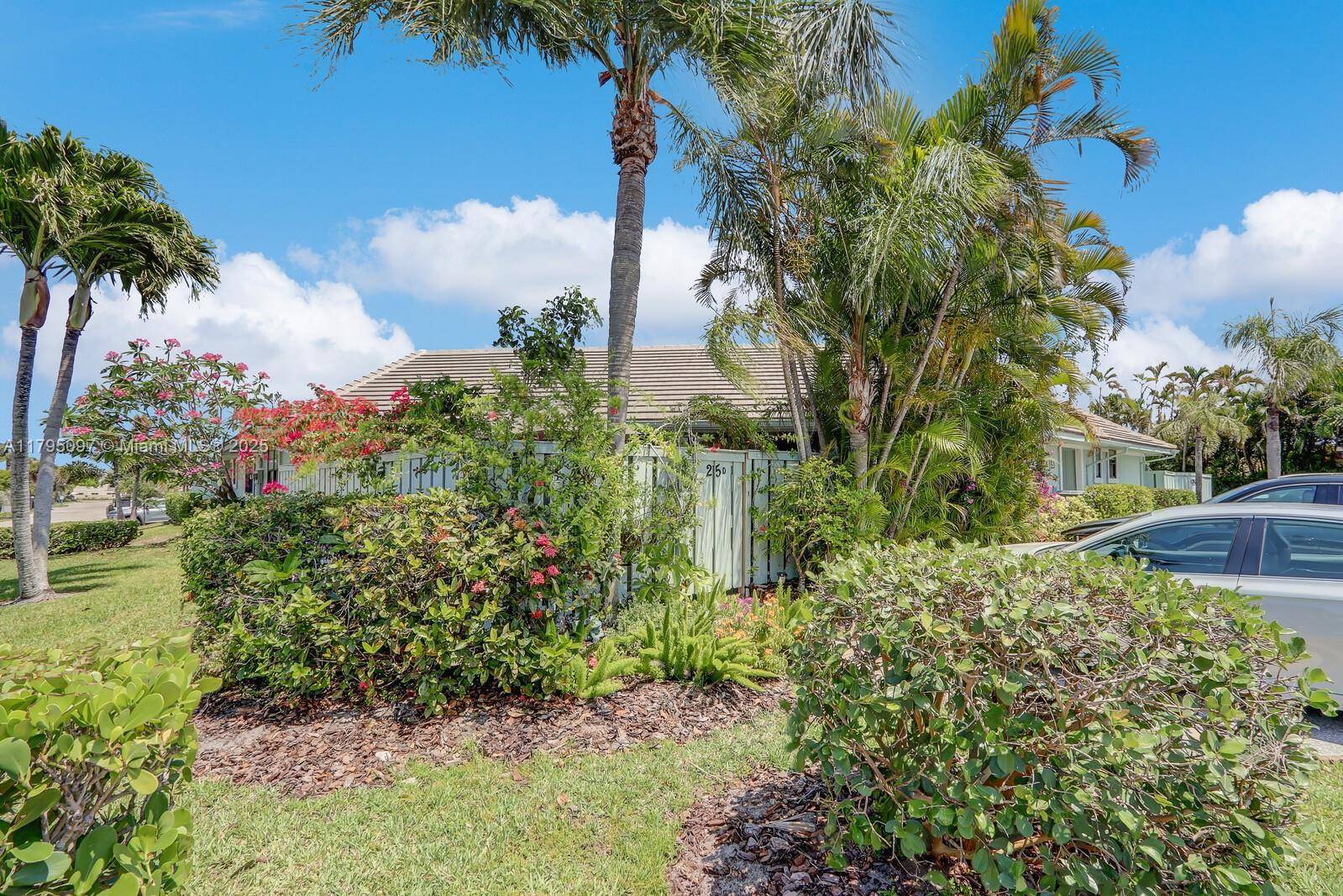 Jupiter, FL 33477,1127 E Seminole Ave #25D