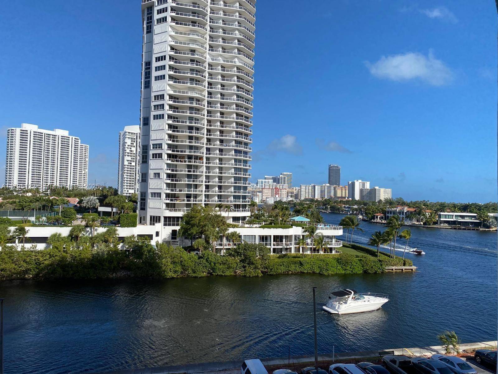 Aventura, FL 33180,20515 E Country Club Dr #649