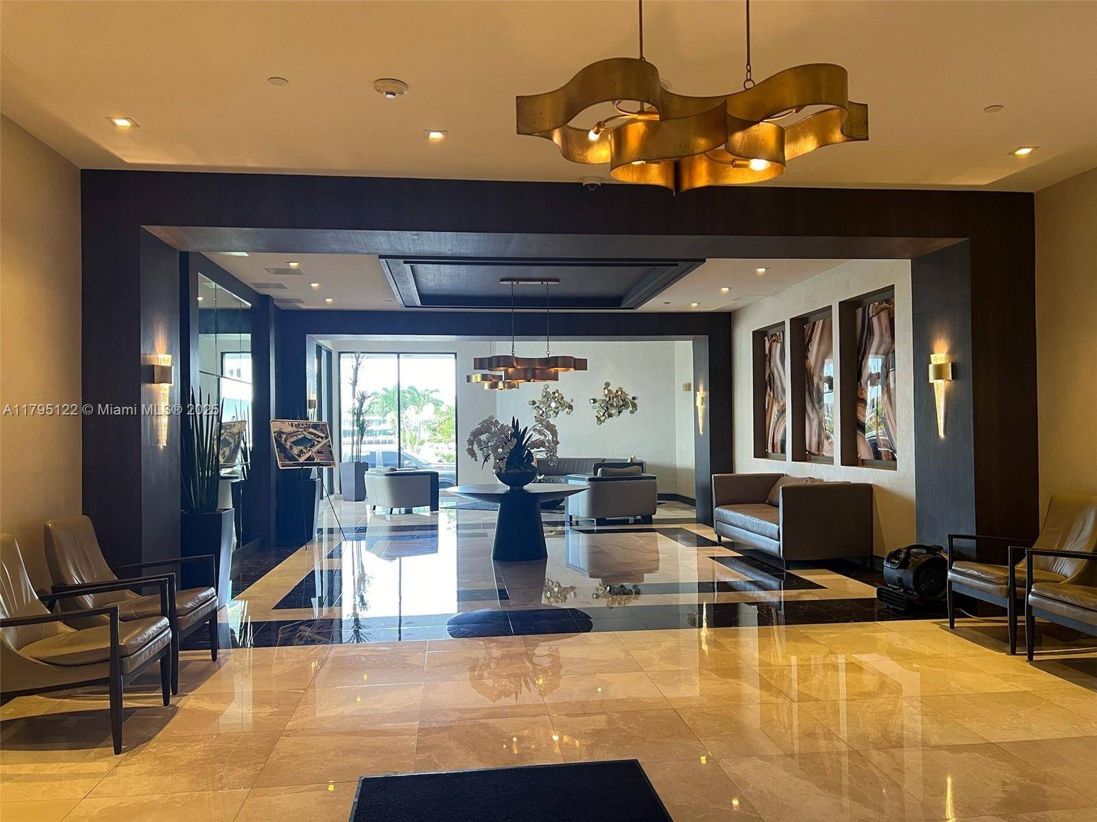 Aventura, FL 33180,20515 E Country Club Dr #649