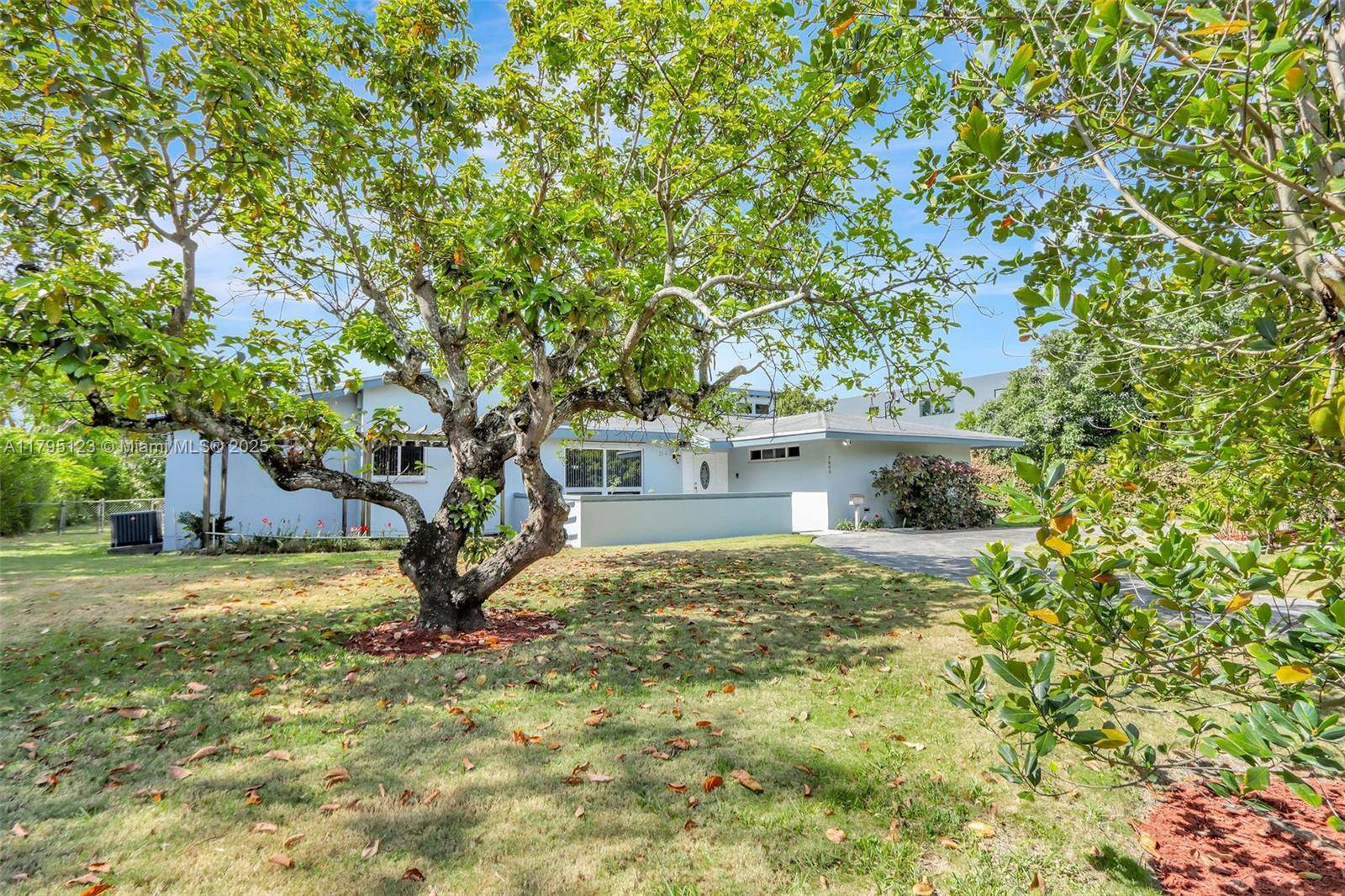 Pinecrest, FL 33156,7600 SW 124th St