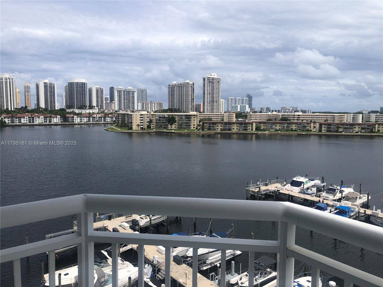 Aventura, FL 33160,18081 Biscayne Blvd #703