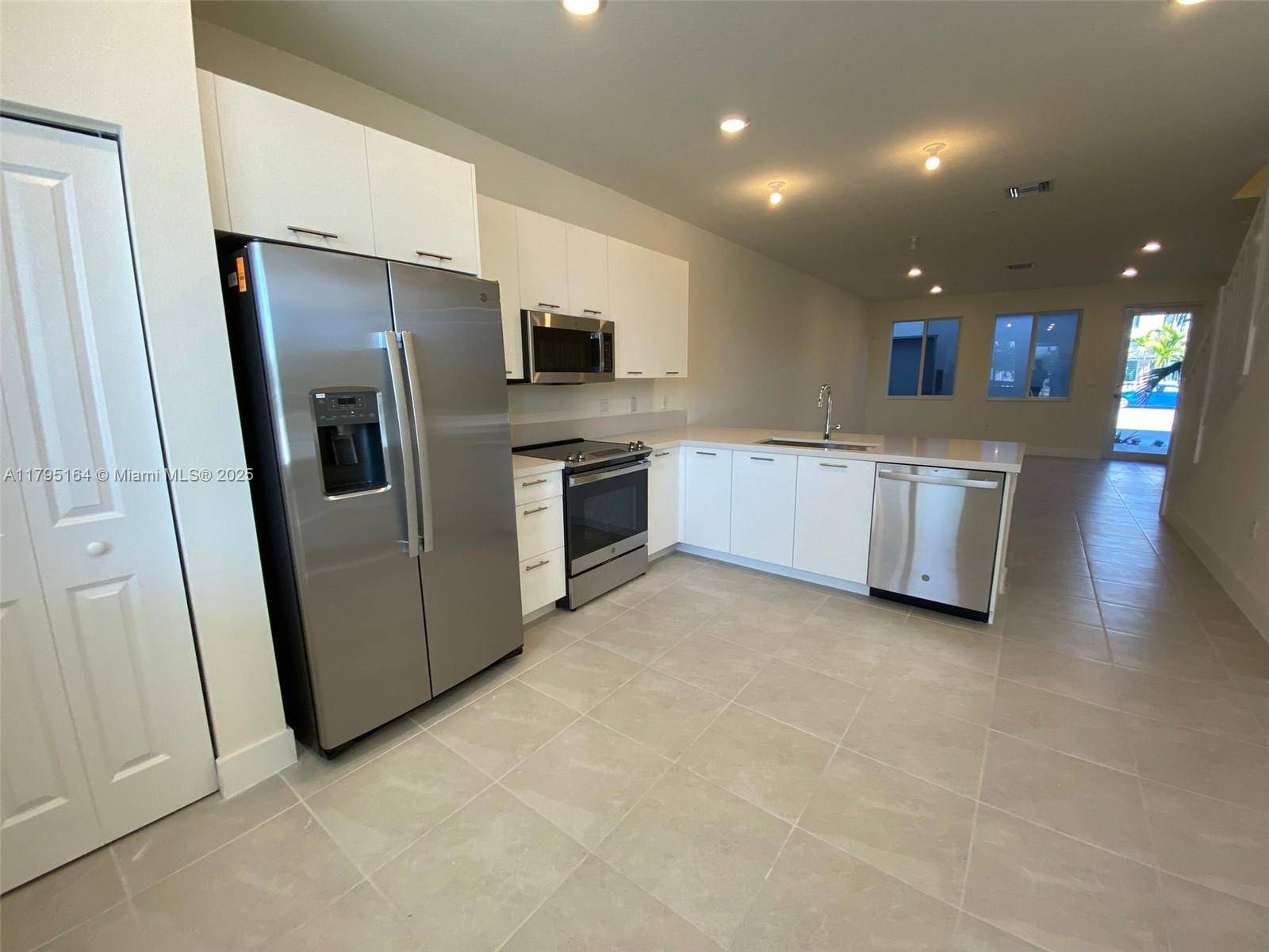 Doral, FL 33178,10250 NW 66th ST #103
