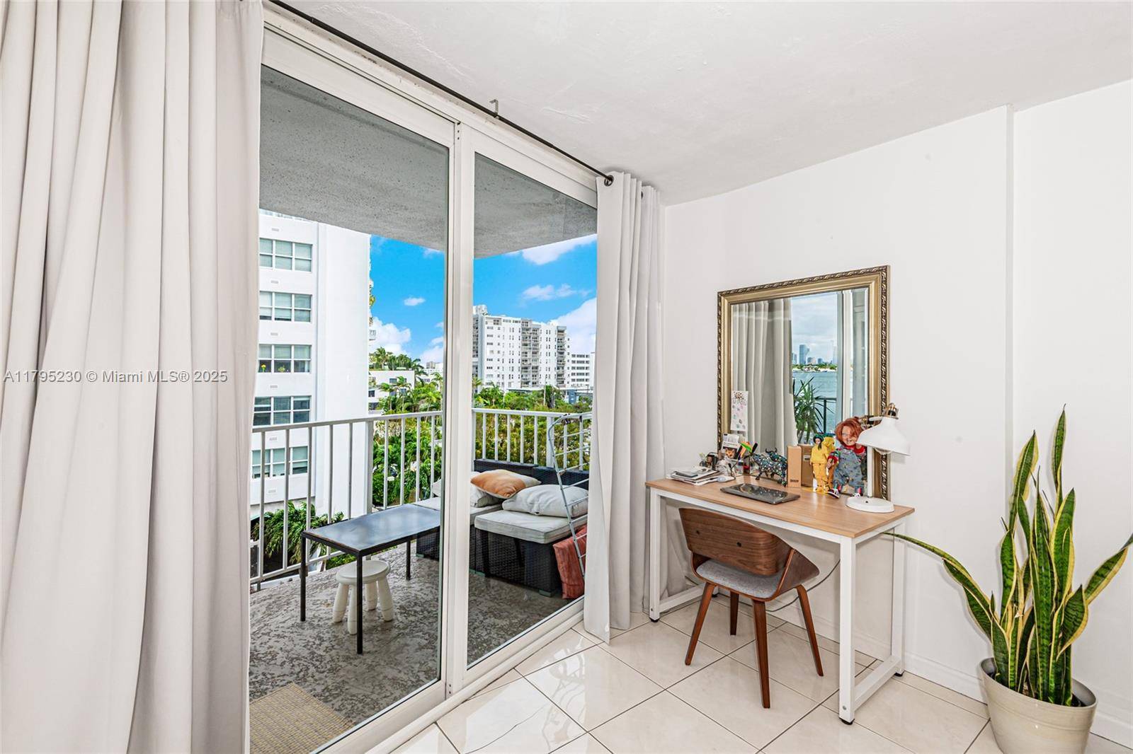 Miami Beach, FL 33139,1228 West Ave #307