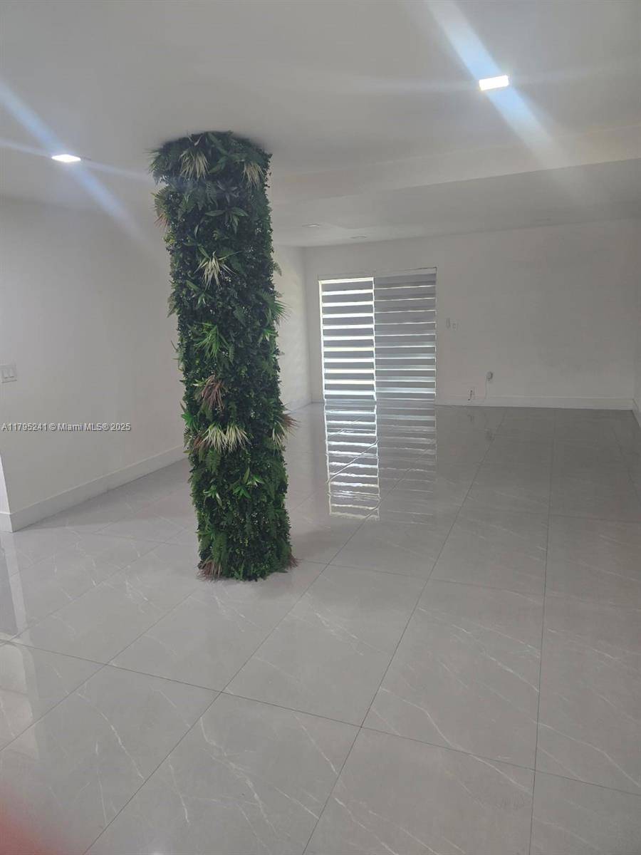 Miami, FL 33172,9373 Fontainebleau Blvd #K107