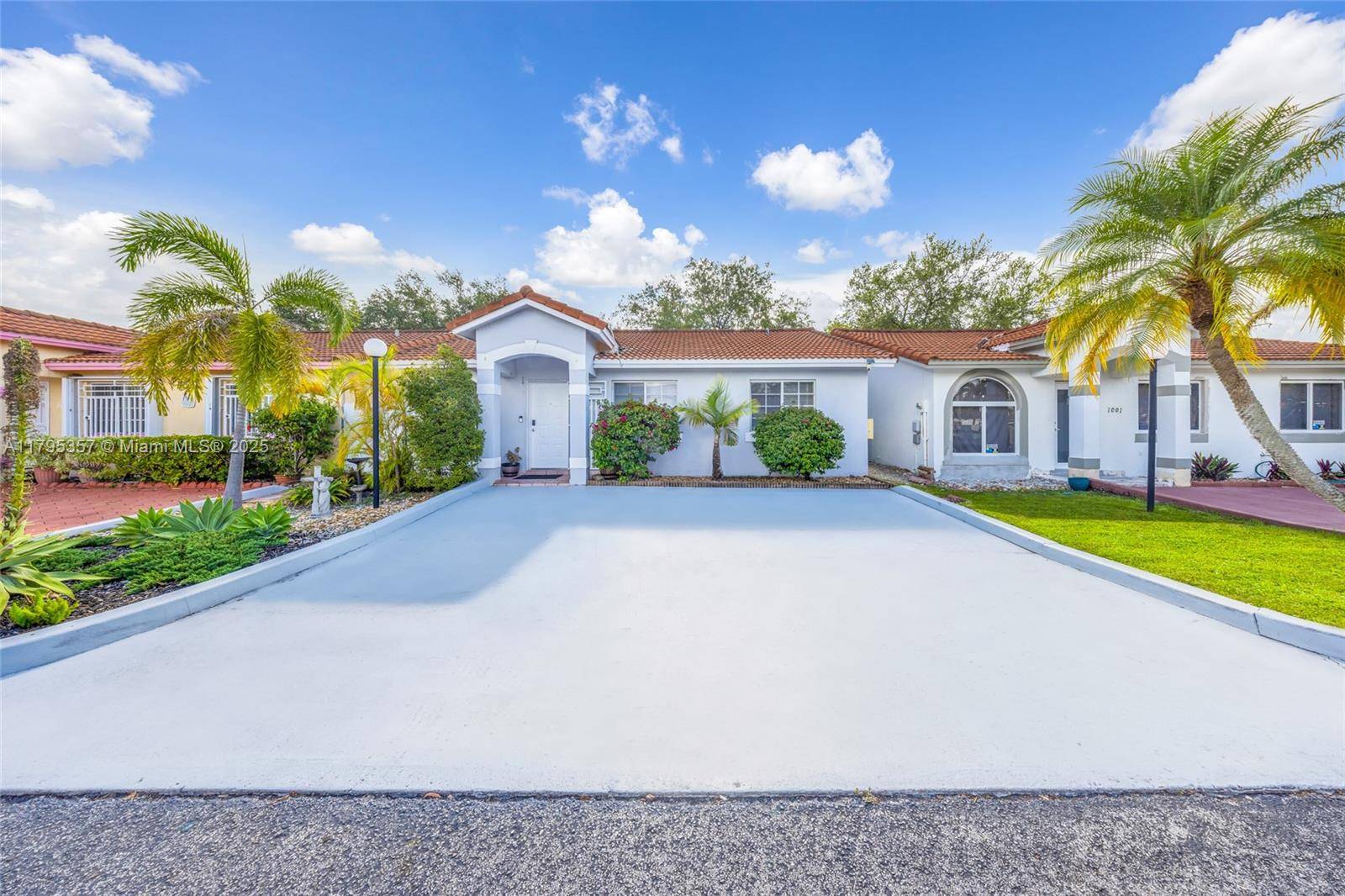 Hialeah, FL 33015,8255 NW 186th St #1002