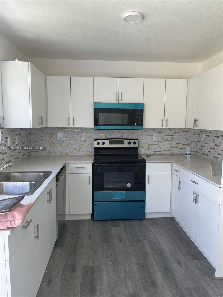 North Miami Beach, FL 33162,2036 NE 167th St #3-132