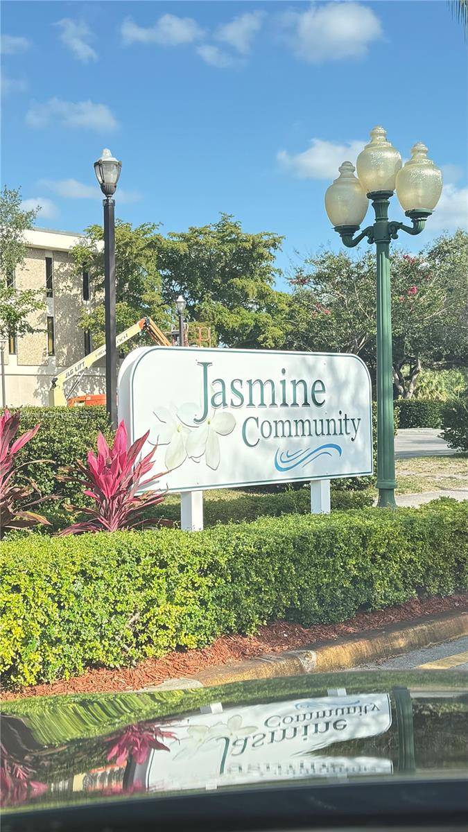 Davie, FL 33314,6235 SW 47th Mnr #204