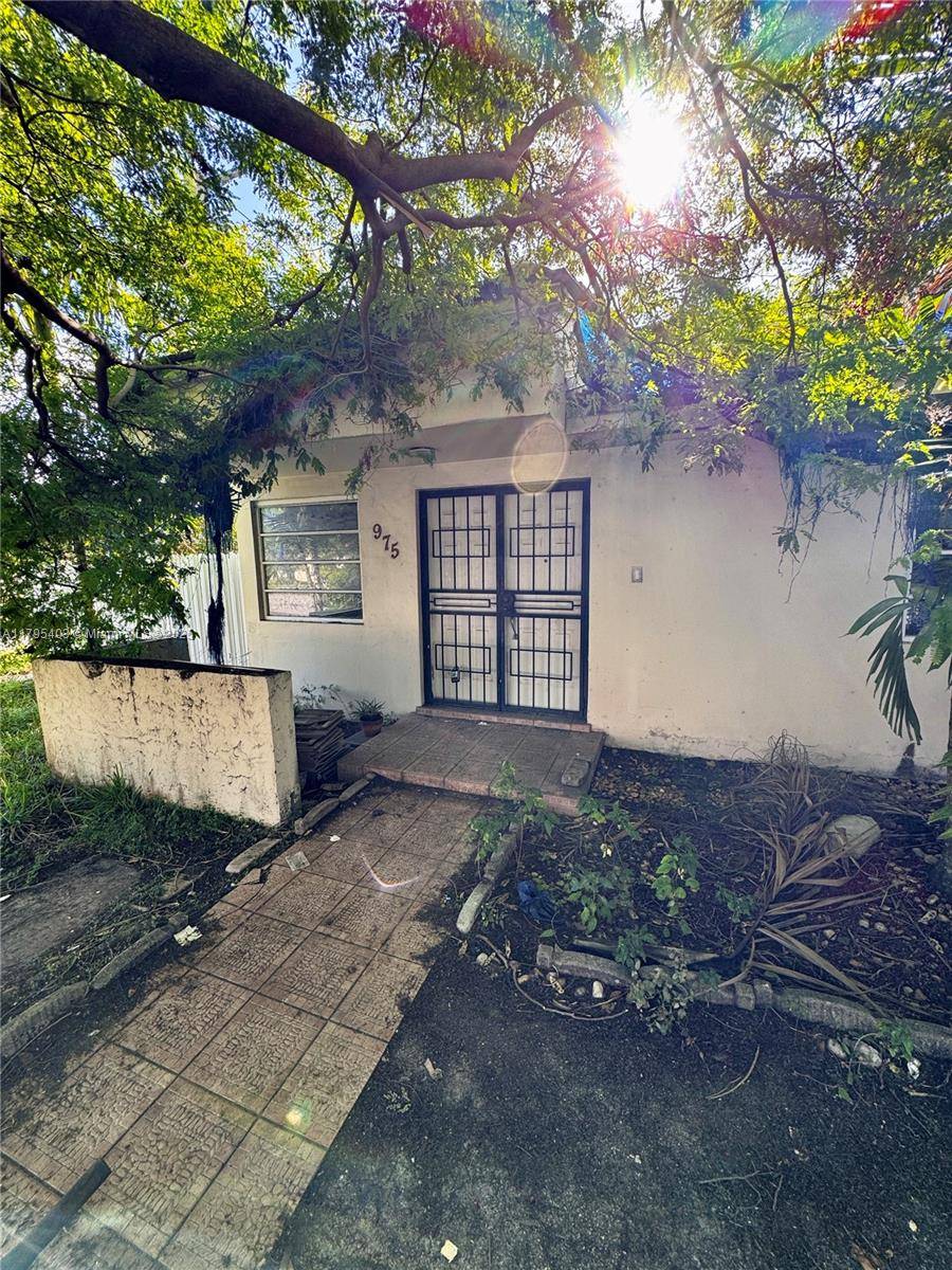 Miami, FL 33174,975 SW 89th Ave