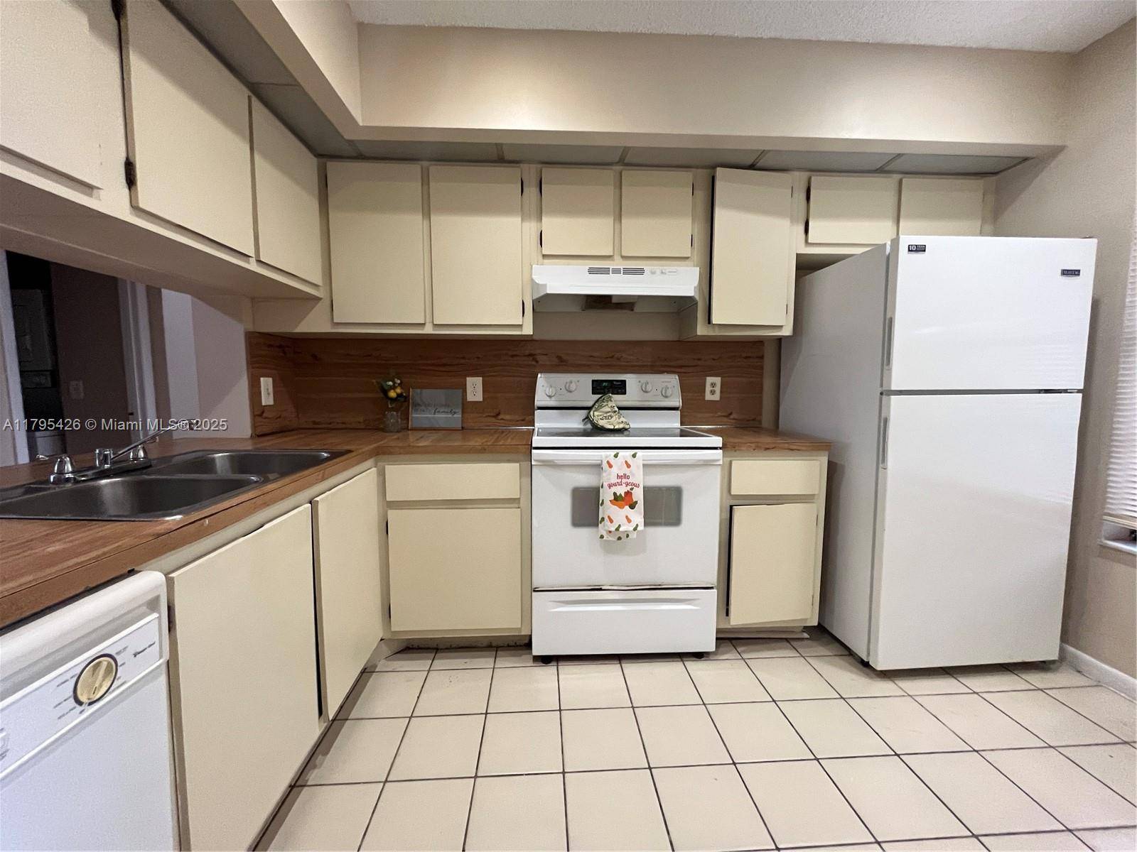 Oakland Park, FL 33309,203 Lake Pointe Dr #208