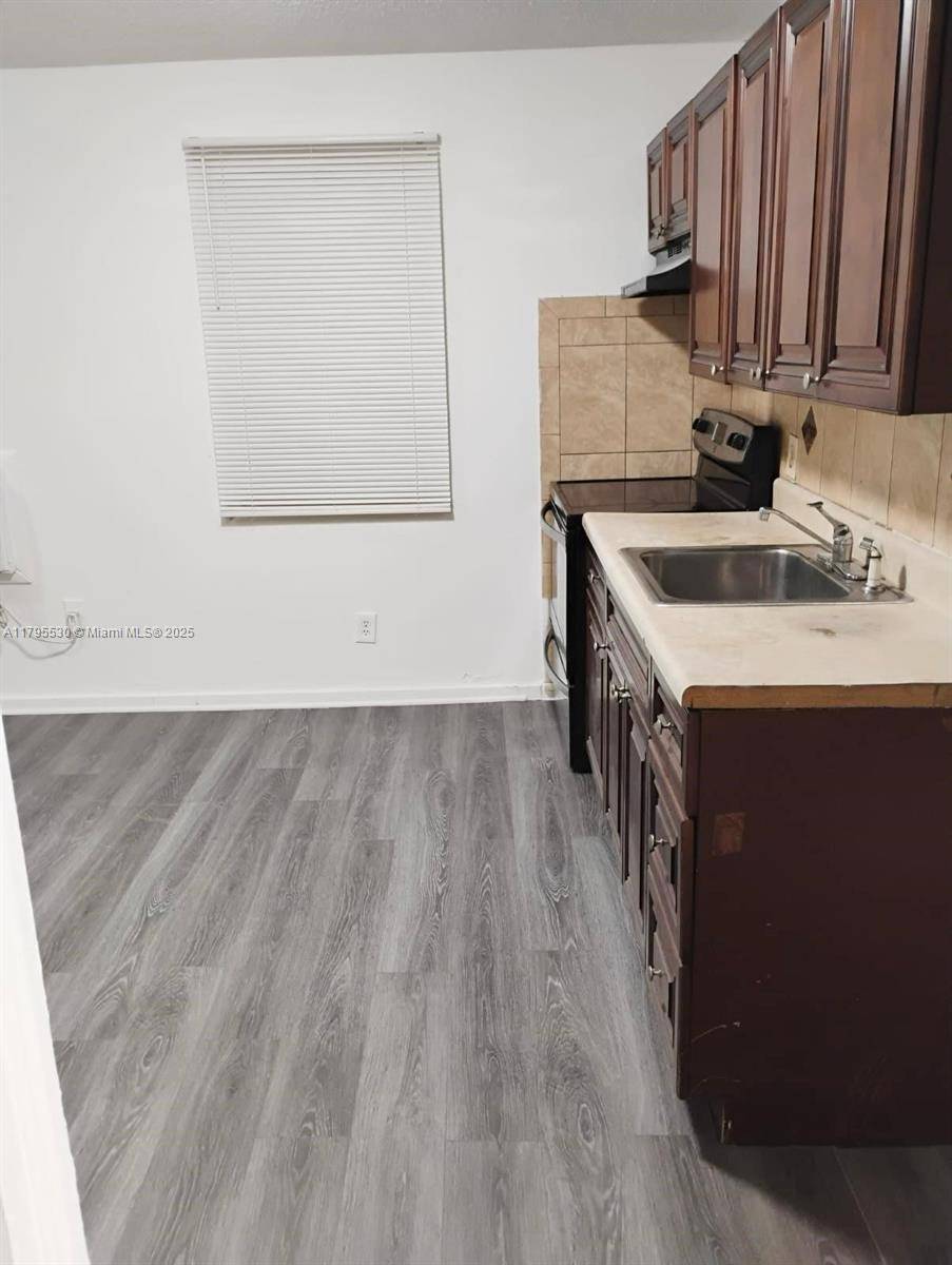 Lake Worth, FL 33460,605 S J St #2
