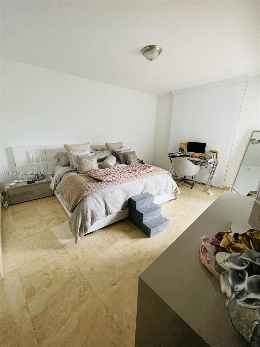 Miami, FL 33131,901 Brickell Key Blvd #1002