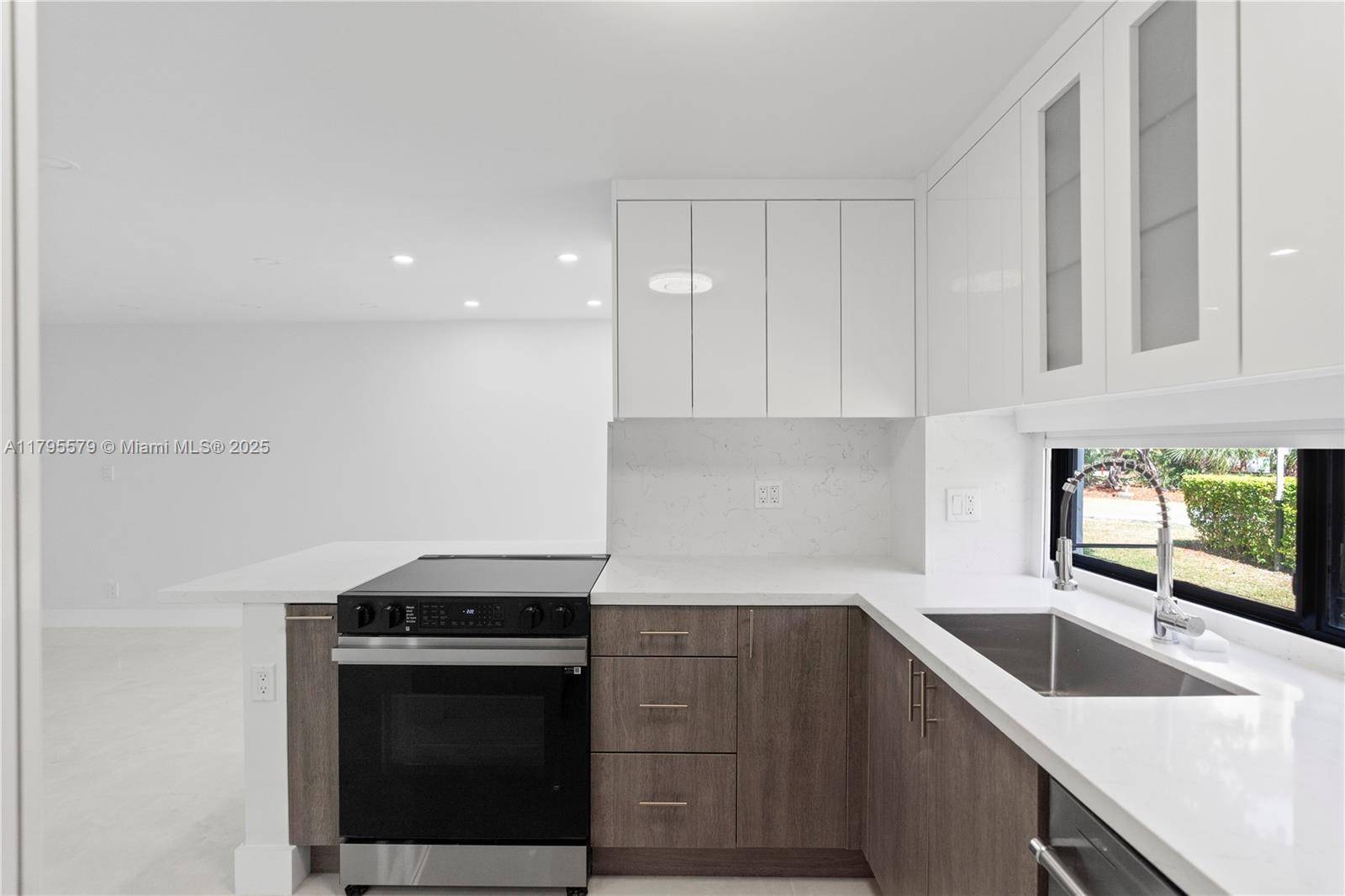 Sunny Isles Beach, FL 33160,17011 N Bay Rd #108